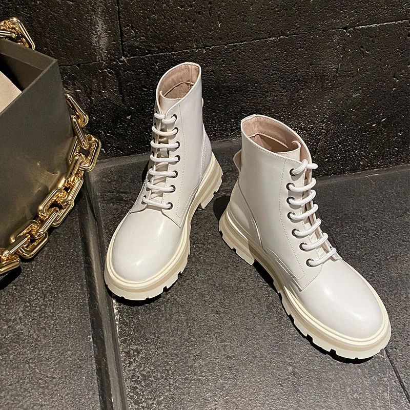 spesifikasi Asumer Sepatu Kulit Asli Baru 2021 Sepatu Bot Pergelangan Kaki Wanita Sepatu Kasual Modis Ujung Bundar Berenda Sepatu Bot Platform Datar Wanita