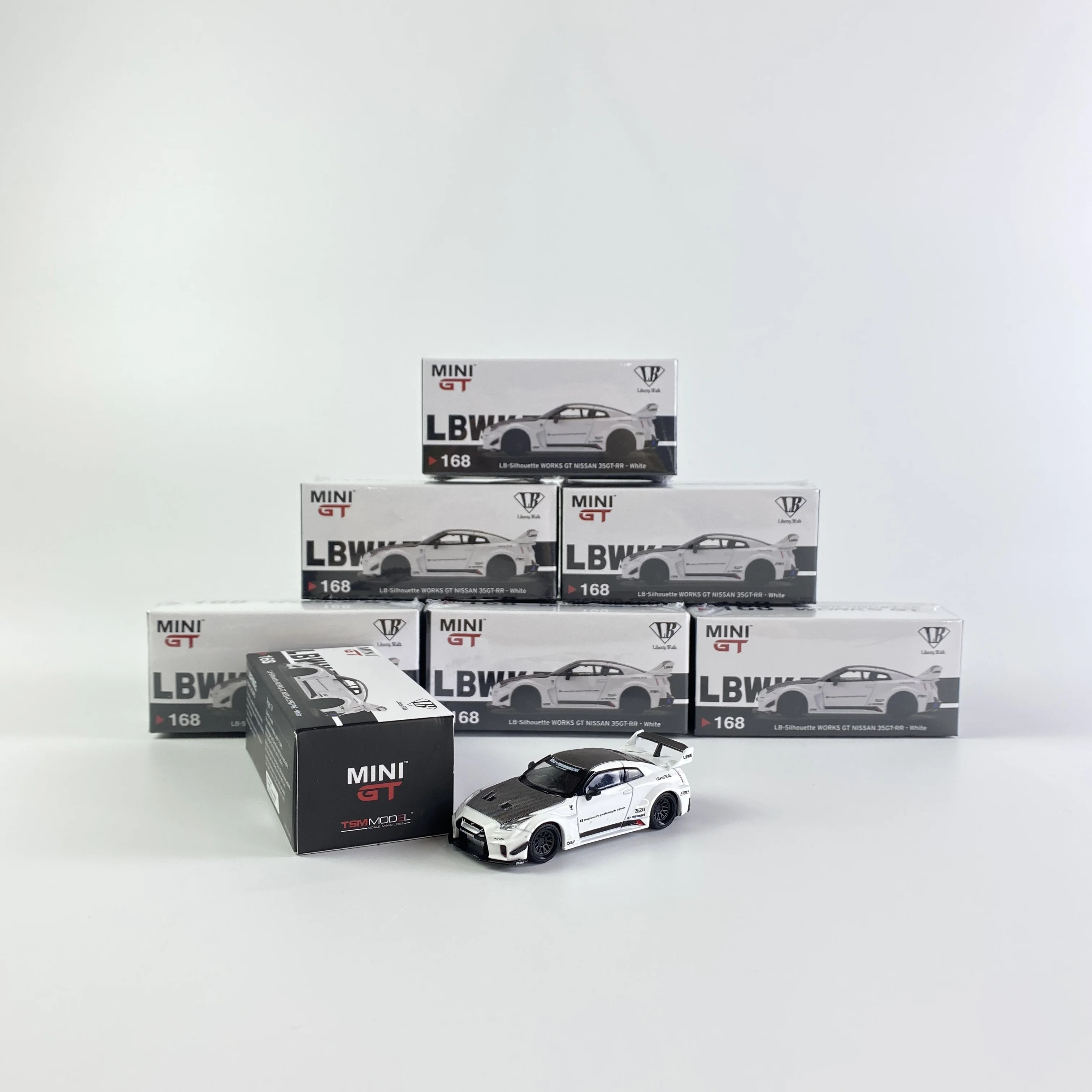 

MINI GT 1:64 LB-Silhouette WORKS GT NISSANs 35GT-RR Collection Metal Die-cast Simulation Model Cars Toys