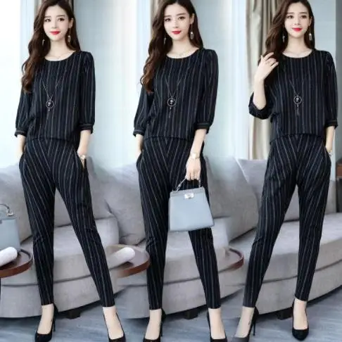 Комплект из двух предметов в полоску топ с рукавом 3/4 и брюки султанки| |