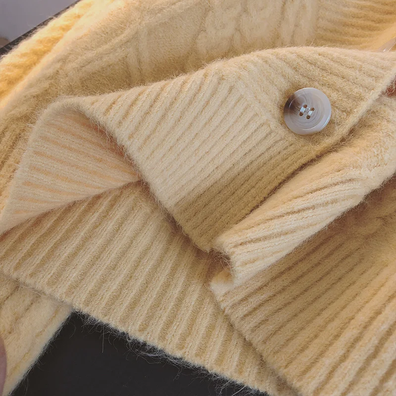 

Женский свитер с длинным рукавом и V-образным вырезом