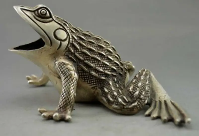 

Collectible Decorated Old Handwork Tibet Silver Carved Frog Statue