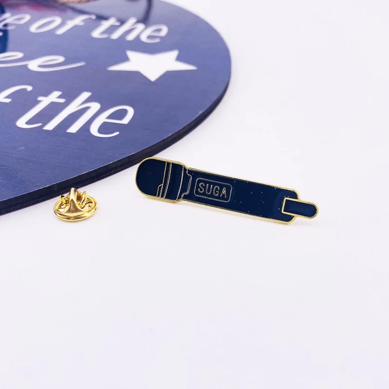Wholesale Kpop Idol Bangtan Boys Member Name Glitter Mircophone Metal Pin Badge Brooch Badges Decor For Clothes Backpack | Канцтовары