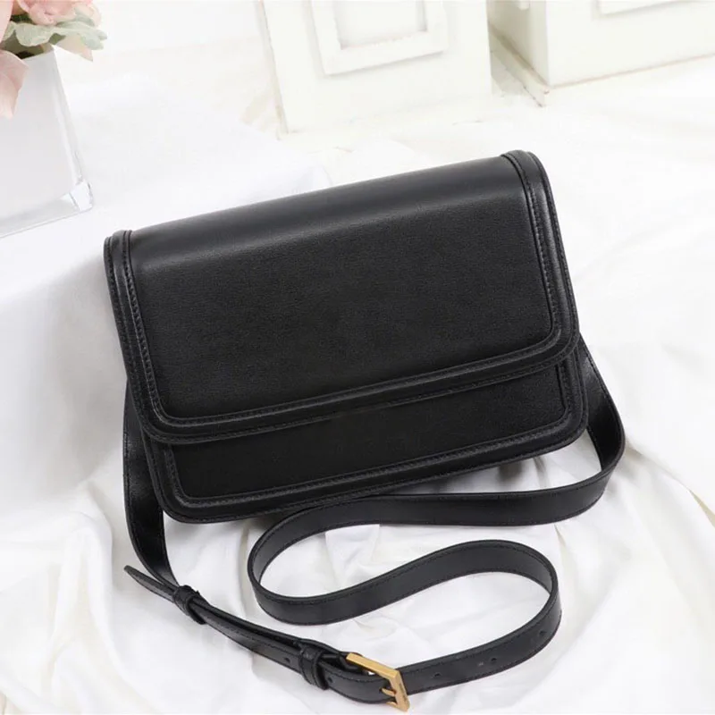 

Кожаная сумка с откидной крышкой и ремешком на плечо