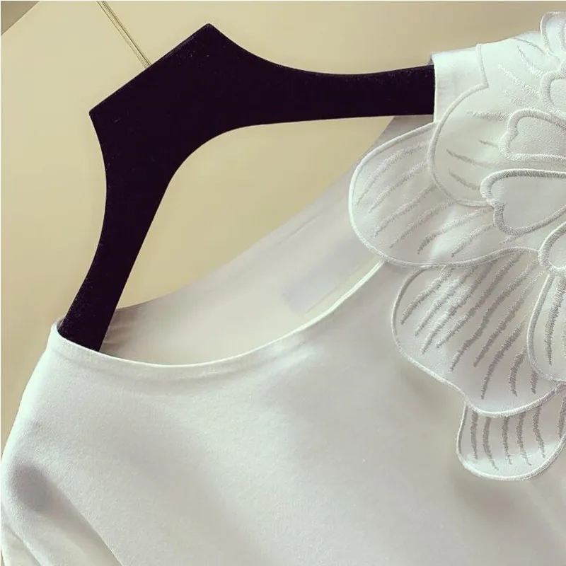 Женская футболка с цветочным принтом MUMUZI белая нашивками в стиле Харадзюку