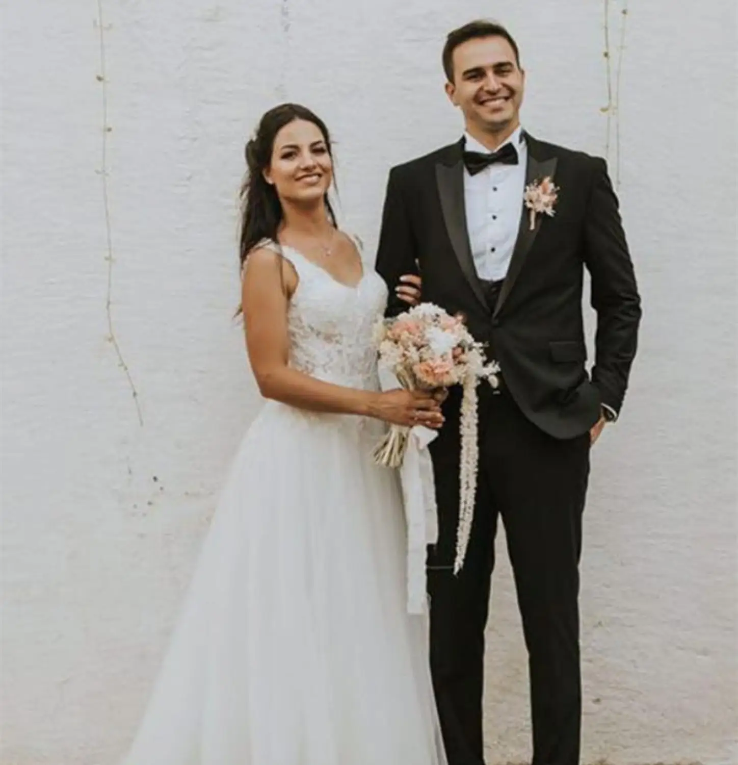 

Wedding Dress Boho lace Appliques A-Line V-Neck Tank Floor Length Backless Tulle Sleeveless White Court Train Brides Gowns