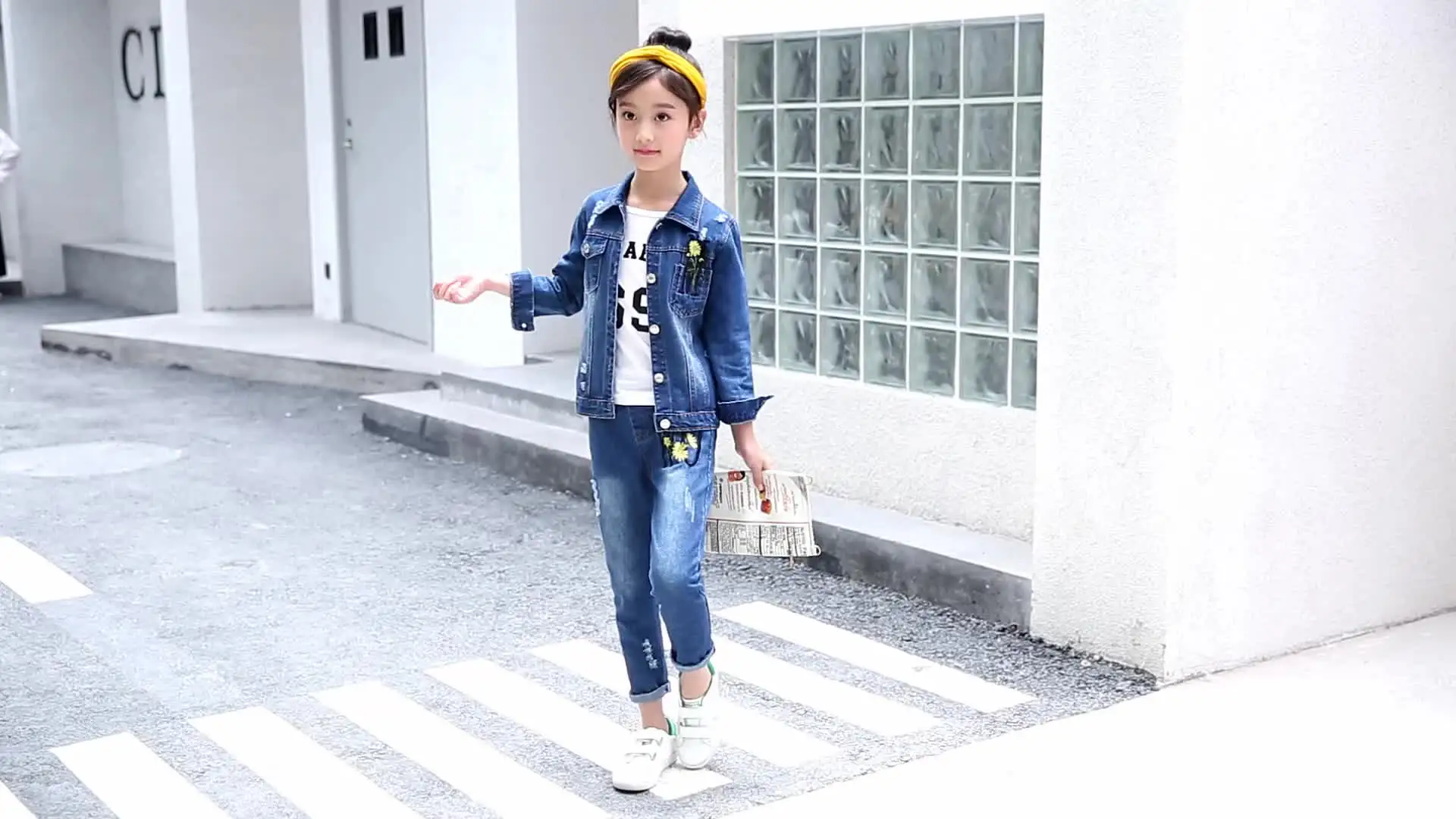 Осенняя одежда для девочек Современная джинсовая детская из коровьей кожи