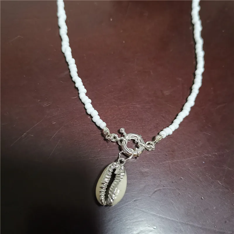 silver shell white Fashion Colorful Bead Cowrie Shell Choker Necklace for Women Long Chain Pendant Necklace Gold Color Statement Collier Jewelry - Окраска металла: silver shell white
