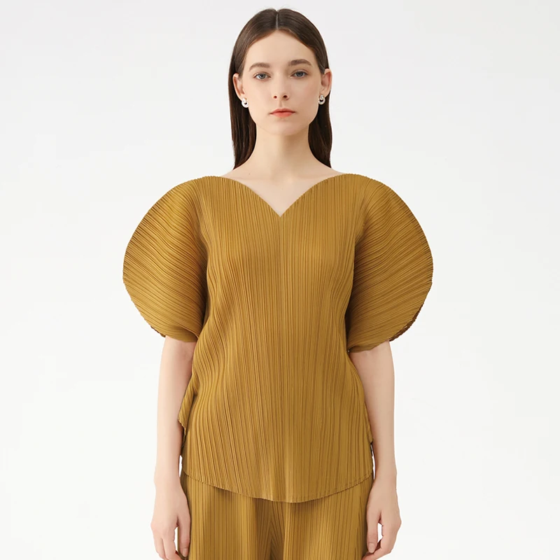 

Miyake Pleated Summer v-neck oversized t shirt 2021 Women Korean Loose Bat Sleeve Love Pleated Tops Blouses