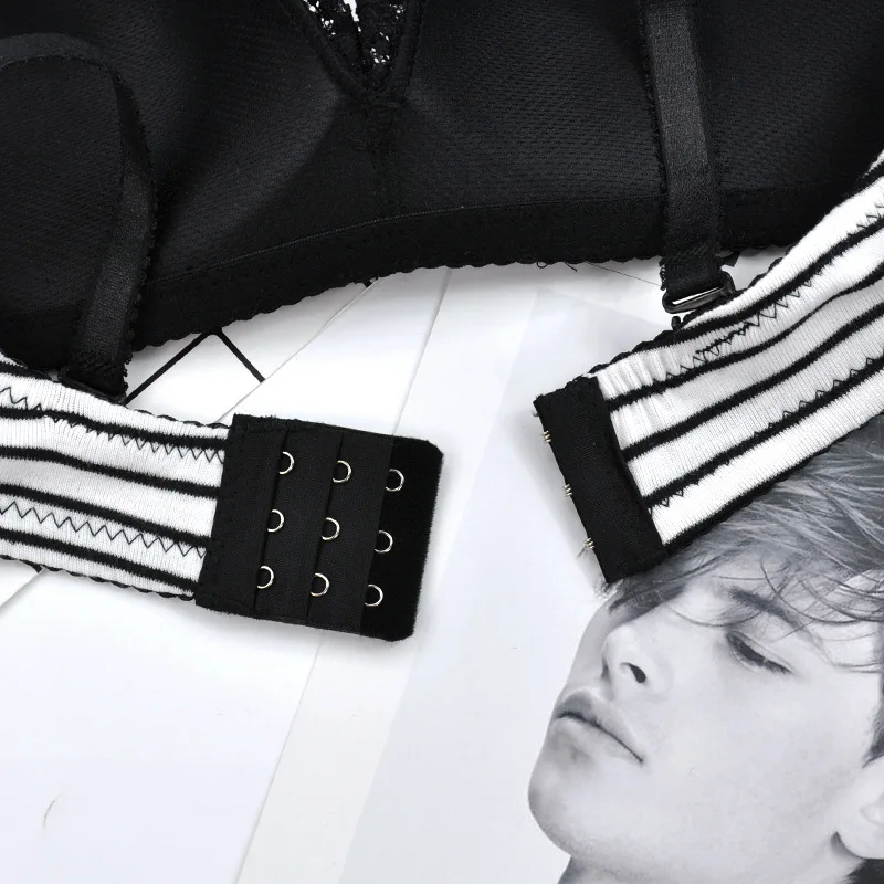 Комплект нижнего белья женский кружевной бюстгальтер пуш-ап и трусики в полоску