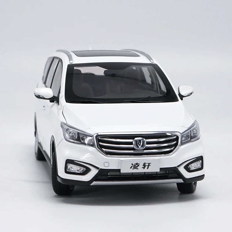 

1:18 Lingxuan MPV коммерческая модель автомобиля из сплава