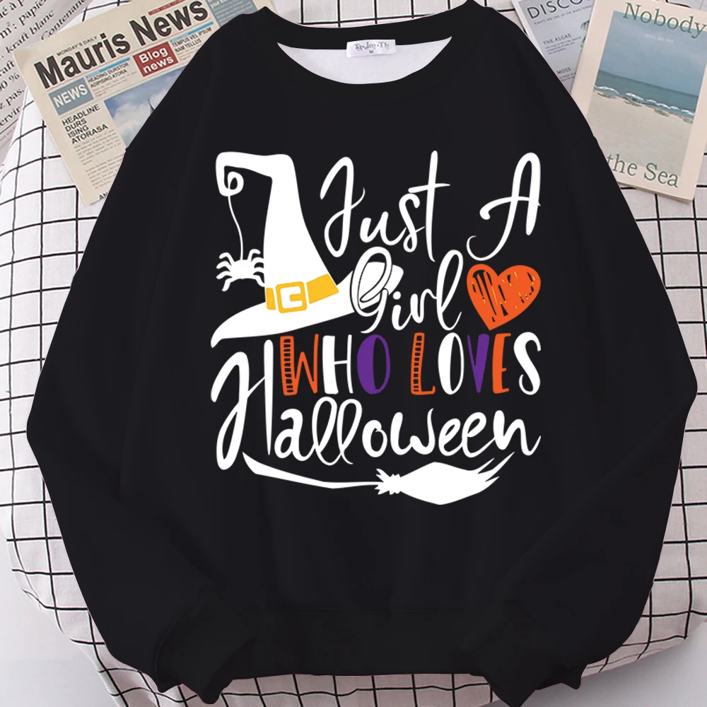 

Толстовка с длинным рукавом и надписью «Just A Girl Who Loves Hallowen»