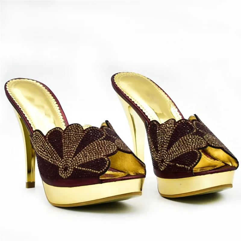 Женская свадебная обувь украшенная стразами | Обувь