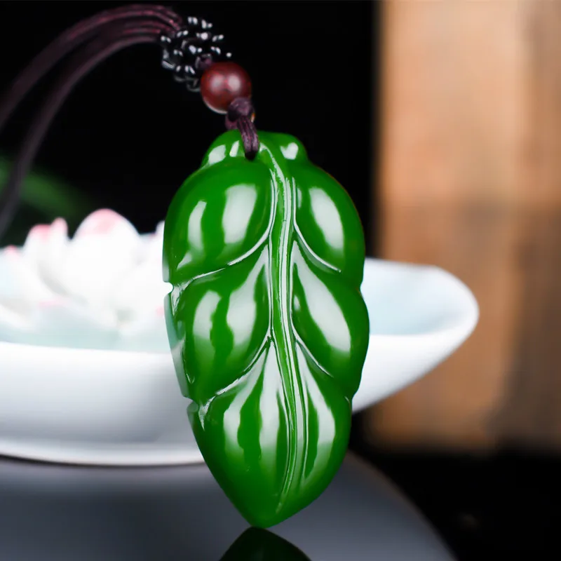 Ожерелье с подвеской в виде листьев из натурального зеленого нефрита | Украшения