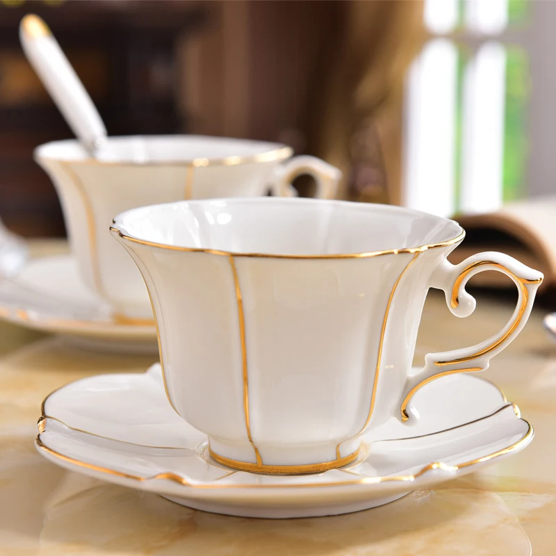 Высококачественный набор чашка чая, блюдце, ложка из костяного фарфора для кофе в кафе, элегантный продвинутый фарфоровый чайник в подарок на свадьбу.