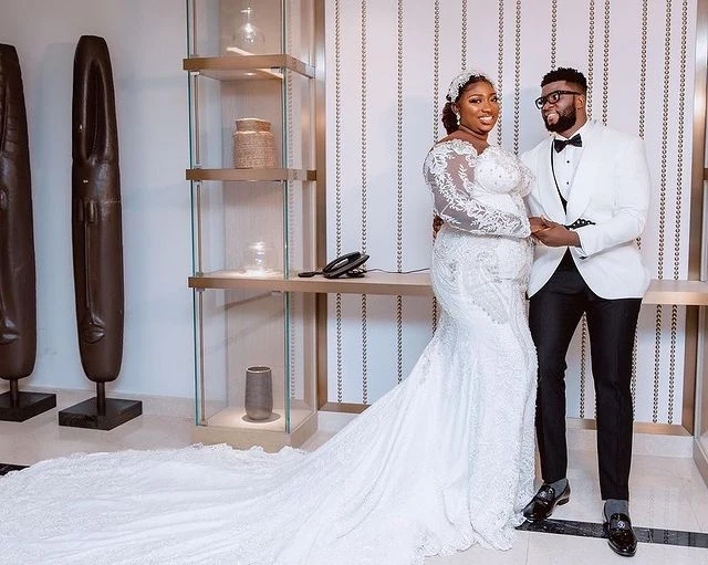 

Sexy Illusion Long Sleeves Wedding Gown Africa New Lace Appliques With Beading Women Bride Dress Vestido de novia