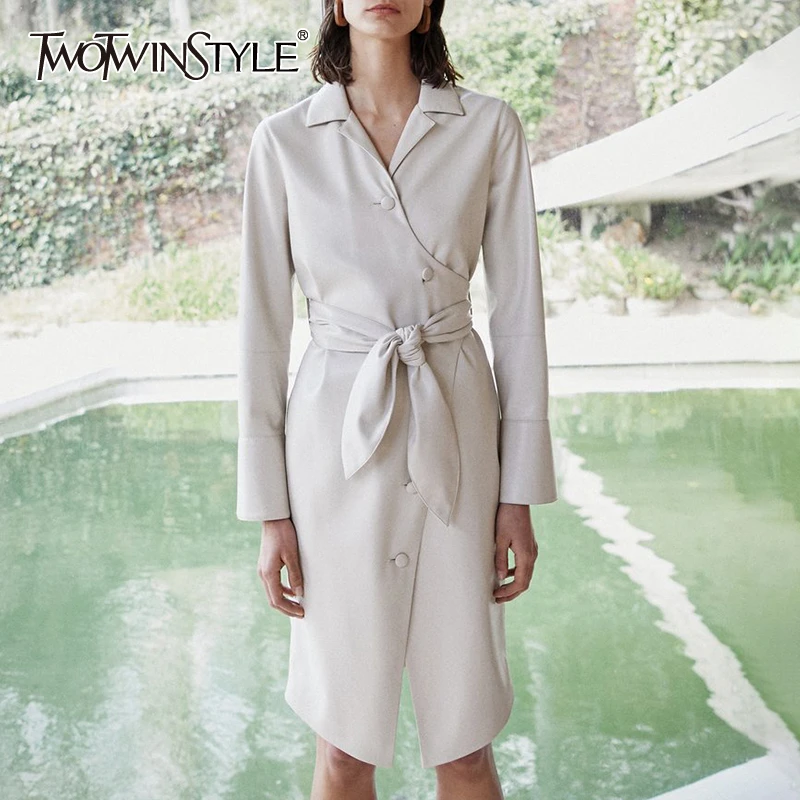 TWOTWINSTYLE платье из искусственной кожи на шнуровке для женщин воротник с лацканами