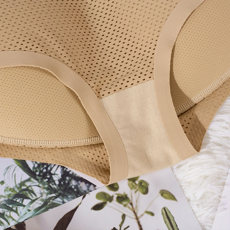 Женские трусики с подбивкой бесшовные трусы подкладом и усилителем бедер