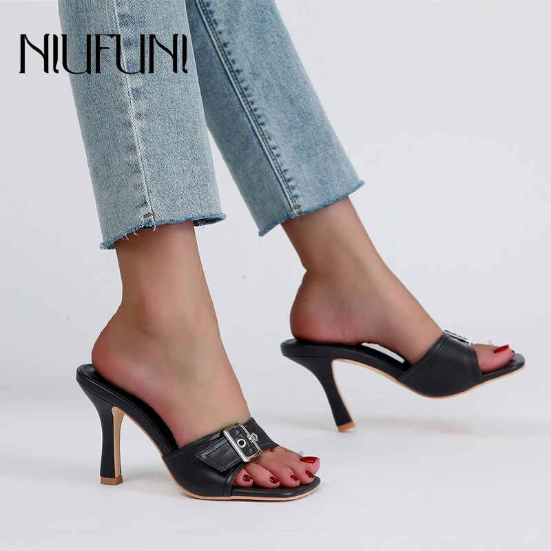 

Шлепанцы с открытым носком и пряжкой на ремешке; Женские шлепанцы на шпильках; Женская обувь с квадратным носком; Цвет черный, белый; Однотон...