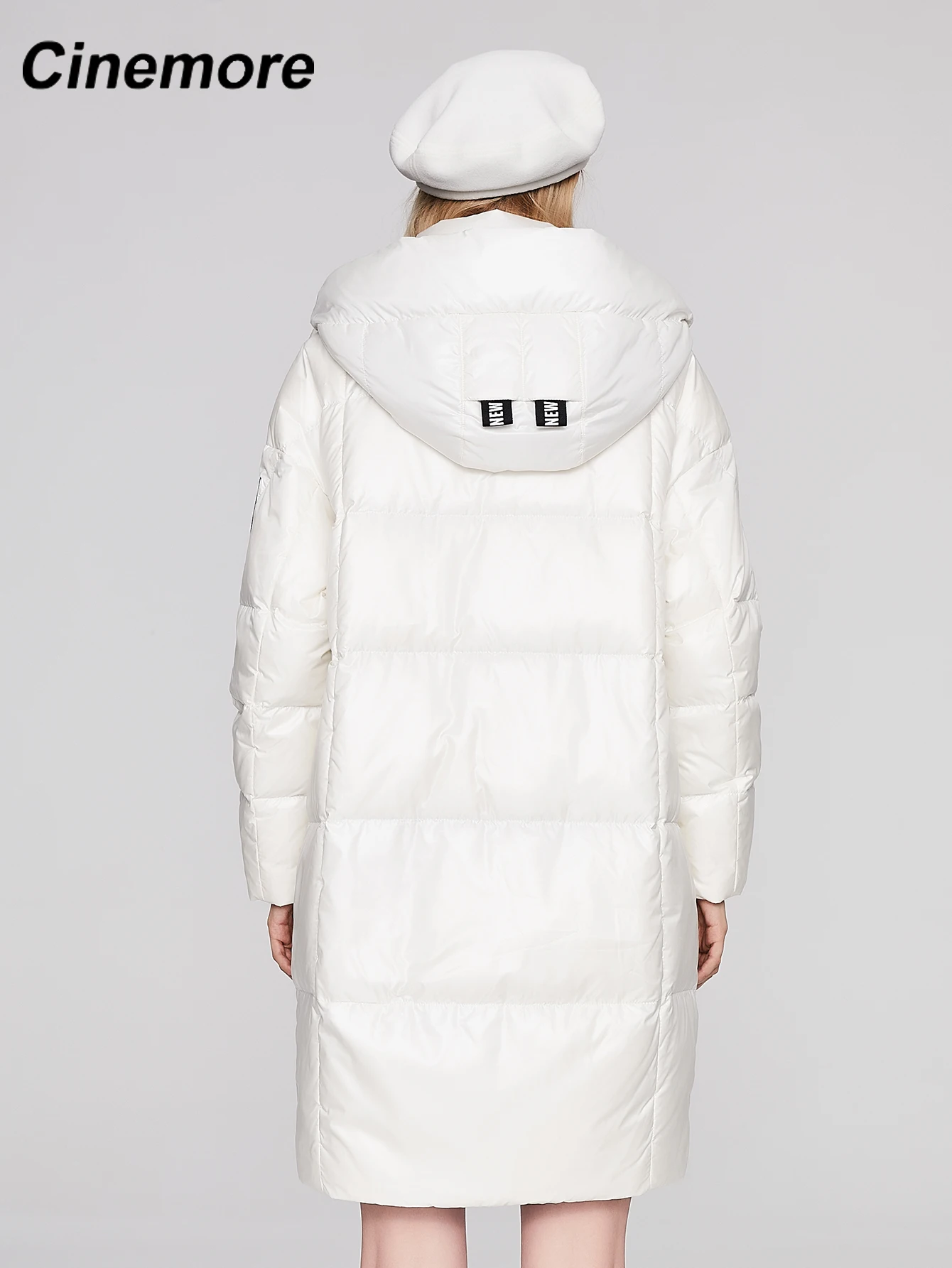 Женский зимний пуховик на молнии с капюшоном