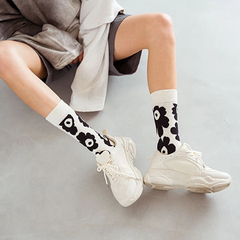 

Autumn Winter Floral Short Sport Socks Soft Breathable Art Cotton Socks Woman Harajuku Japanese Mid-Tube Sokken Skarpetki Mujer