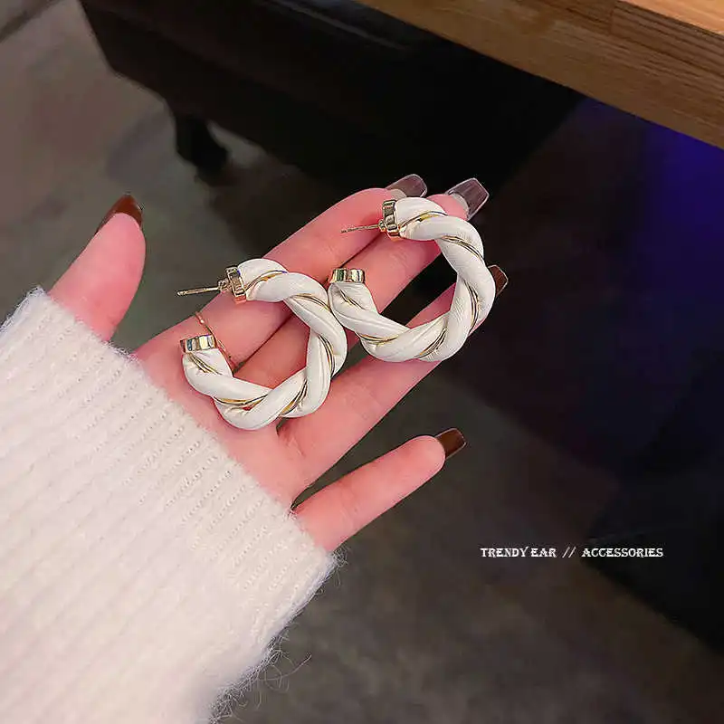 

S925 silver needle Korean new leather twist semicircle Earrings female fashion personality black and white knitting Earrings Ear