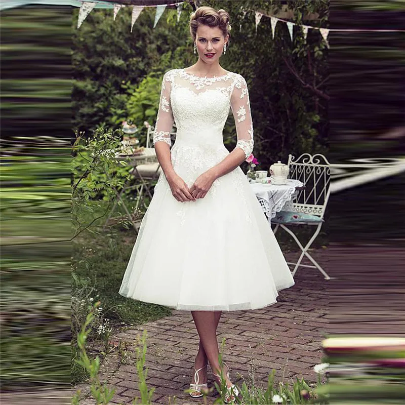 

Scoop Half Sleeves Retro Lace Appliques Women Wedding Dress Buttons Back Garden Short Bridal Gowns 2020 Spring Formal Bride