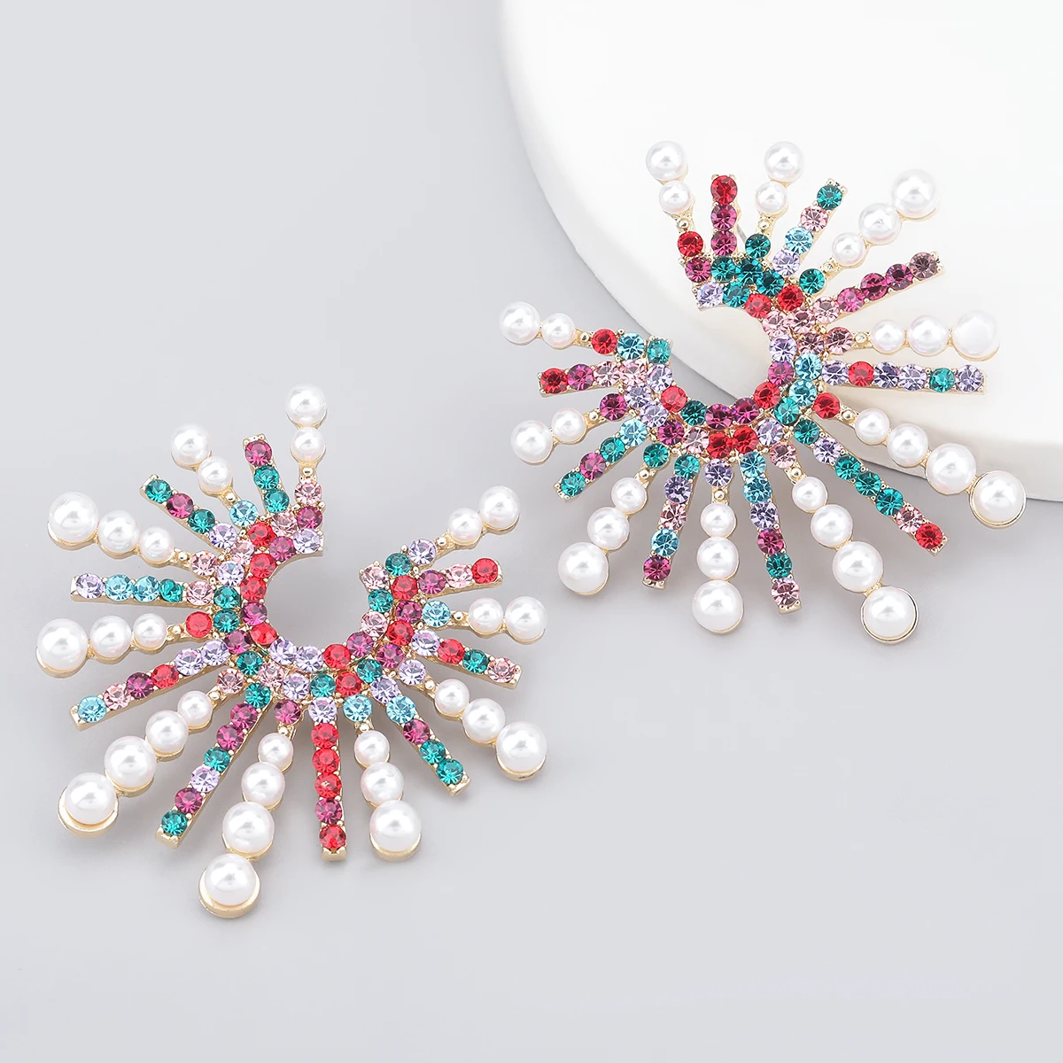 

Exaggerated Metal Rhinestone Imitation Pearl Geometric Earrings Castle Dinner Luxury Stud Earrings Women's Fashion Accessories