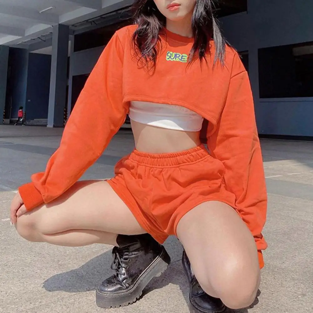 

Мягкая простая фотография с надписью, удобная в использовании наряд с круглым вырезом для вечерние