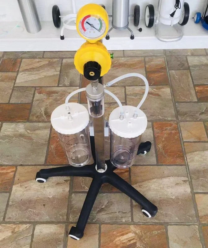 

МЕДИЦИНСКИЙ РЕГУЛЯТОР всасывания и мобильный всасывающий блок с бутылкой из поликарбоната