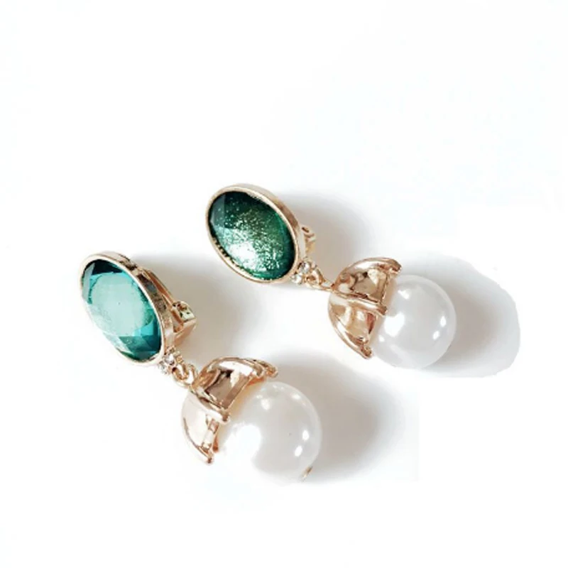 

White Pearl Flower Hat Ear Clip Fashion Wild Ear Clip For Women Green Prismatic Gemstone Earrings For Gift
