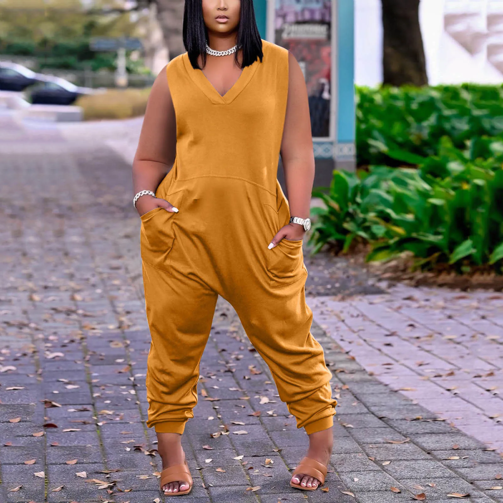 

Комбинезон женский, без рукавов, с V-образным вырезом и карманами