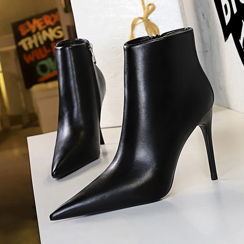 

Женские зимние ботильоны на шпильке 2022 см, с острым носком