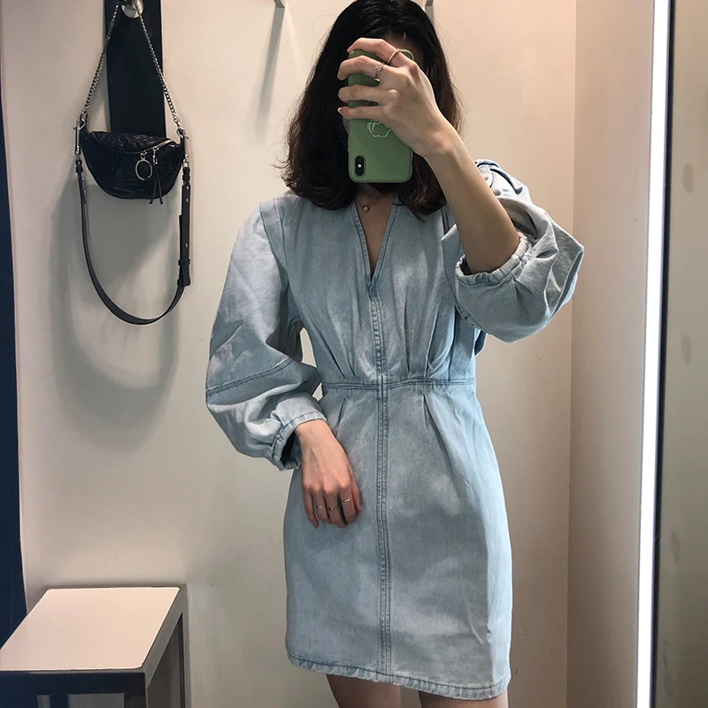 Женское джинсовое мини-платье с V-образным вырезом пышными рукавами | Женская