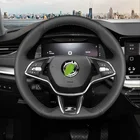 Прошитая вручную замшевая кожаная накладка на руль, для Skoda 2017-2021 2018 2019 2020 Kodiaq Octavia Superb Karoq Kamiq, Автомобильный интерьер