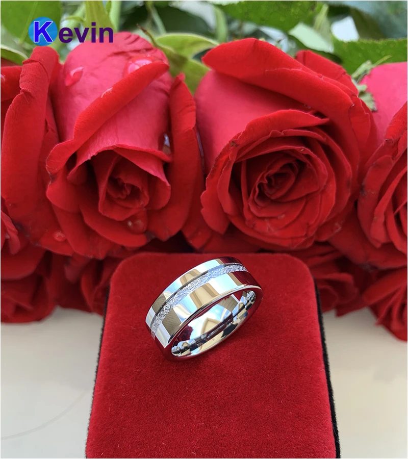 Плоское кольцо с вольфрамовой инкрустацией для мужчин и женщин яркой