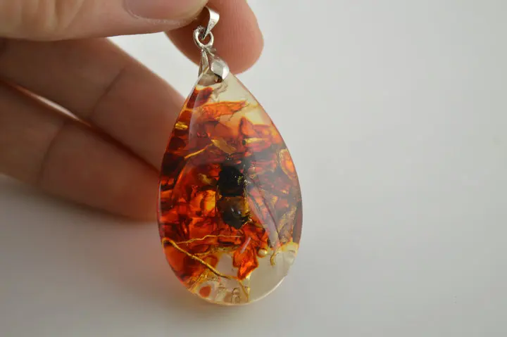 

Real Fly Bees In Resin Pendants Water drop Necklace Pendant Novel Gift Birthday Gift