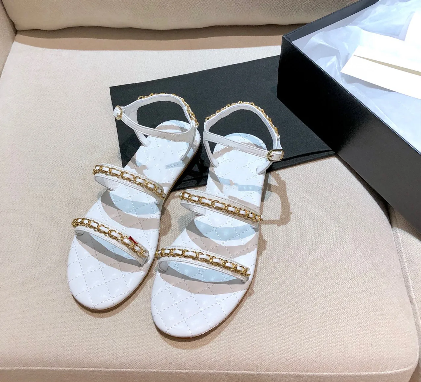 

Prowow 2021 new leather low heel retro Roman shoes women's casual flat beach shoes fashion buckle sandals