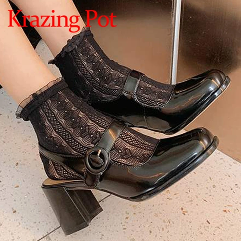 

Krazing pot/натуральная кожа с квадратным носком обувь на высоком каблуке с металлическими украшениями; В винтажном стиле; Классическая однотон...
