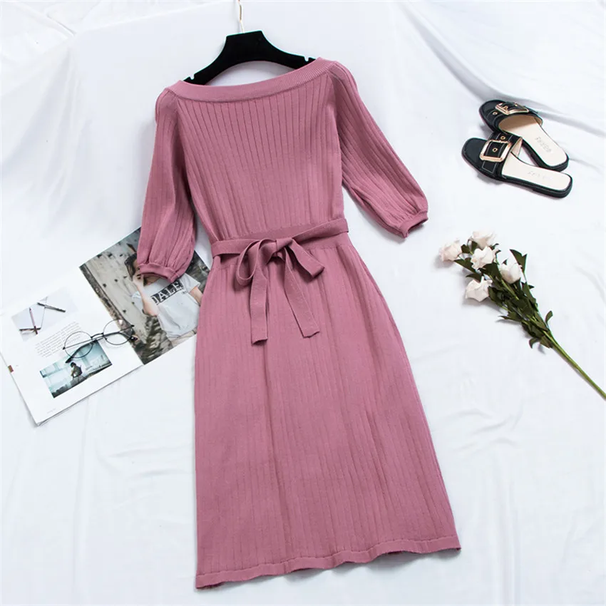 Женское облегающее трикотажное платье средней длины с круглым вырезом модель WZ969