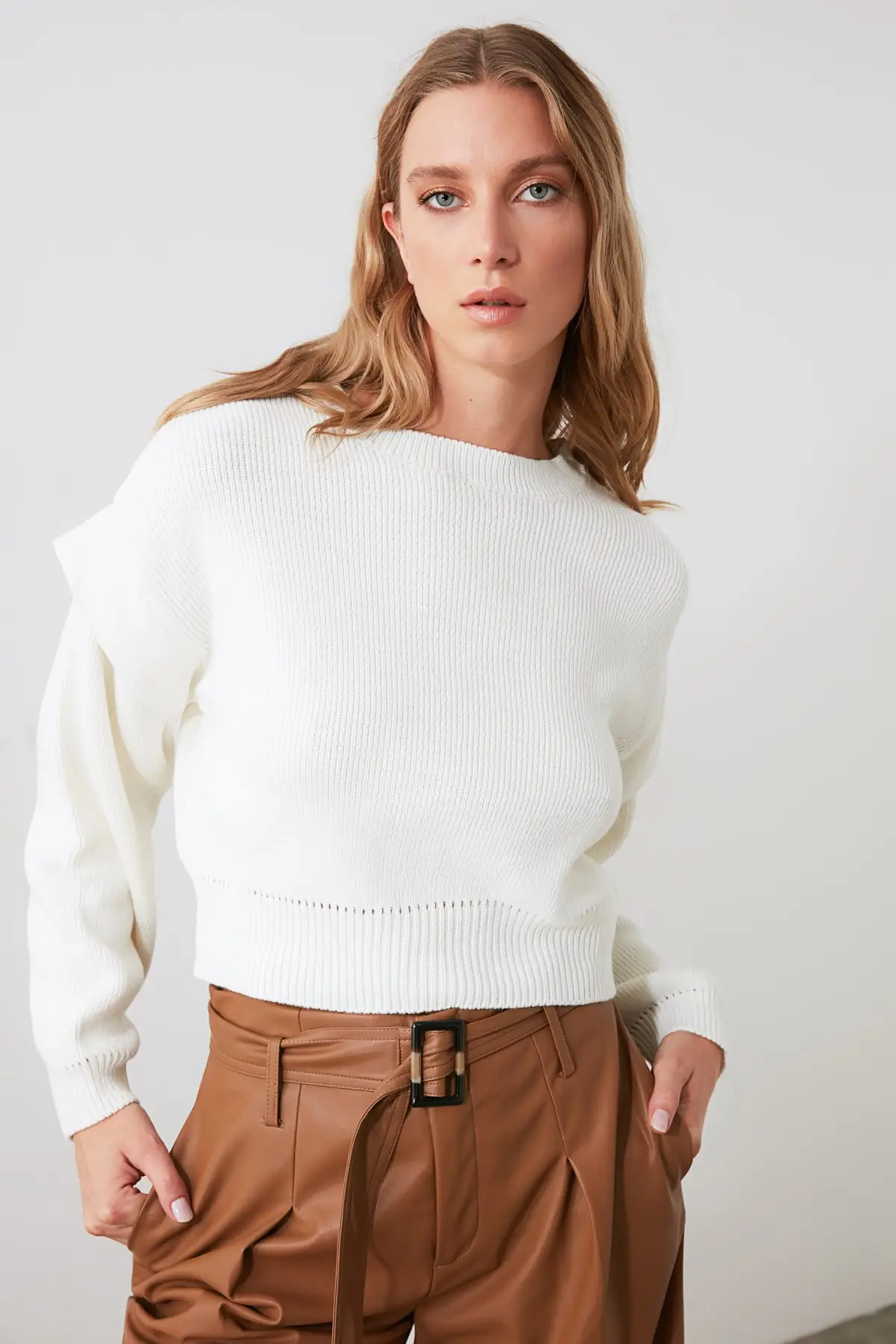 

Trendyol Sleeve Detail Knitwear Sweater TWOAW21KZ2562