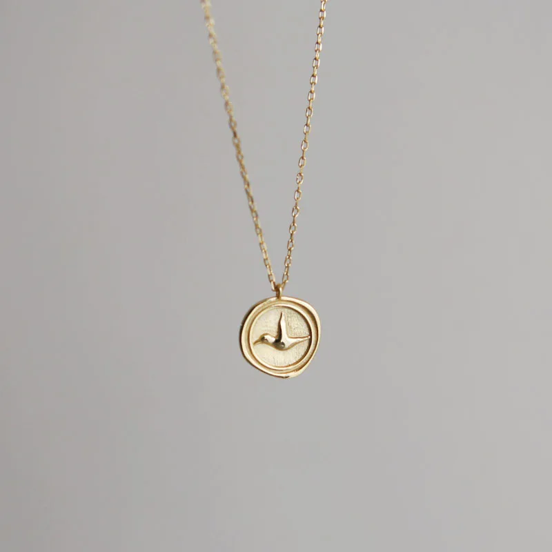 Женская подвеска в виде птицы желтого и золотого цвета | Украшения аксессуары