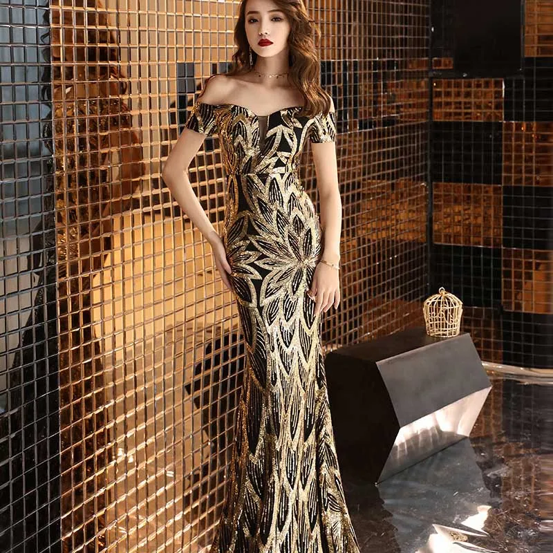 Элегантное Платье макси с вырезом лодочкой расшитое блестками открытыми плечами