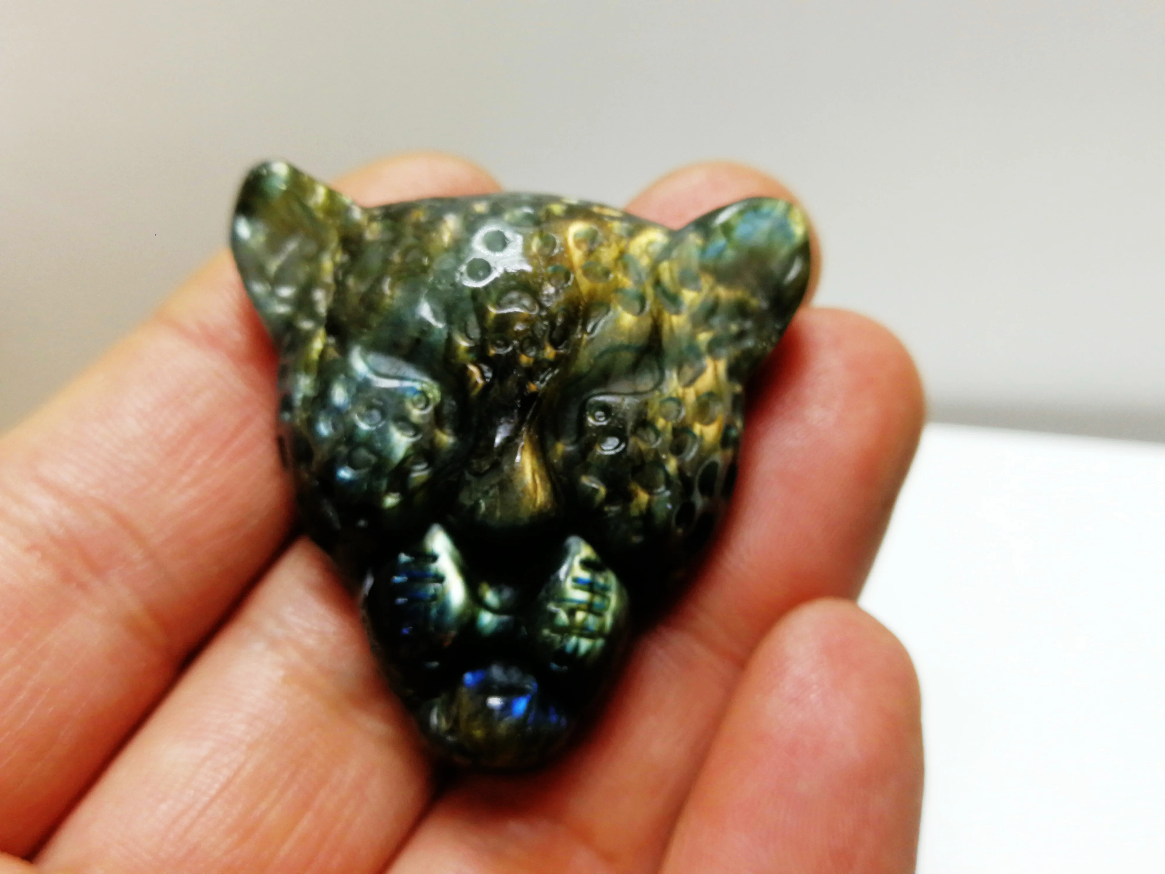 

29.9gNatural and beautiful labrador crystal hand-carved cheetah head