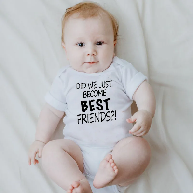 Мы только что стали лучшими друзьями и ребенком да хлопковые комбинезоны с