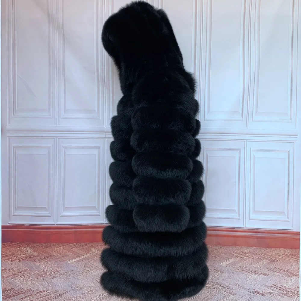 Рисунок 6 - Женское длинное пальто с капюшоном