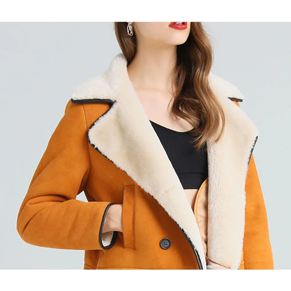 Женское повседневное пальто с натуральным мехом коричневое утепленное из мягкой