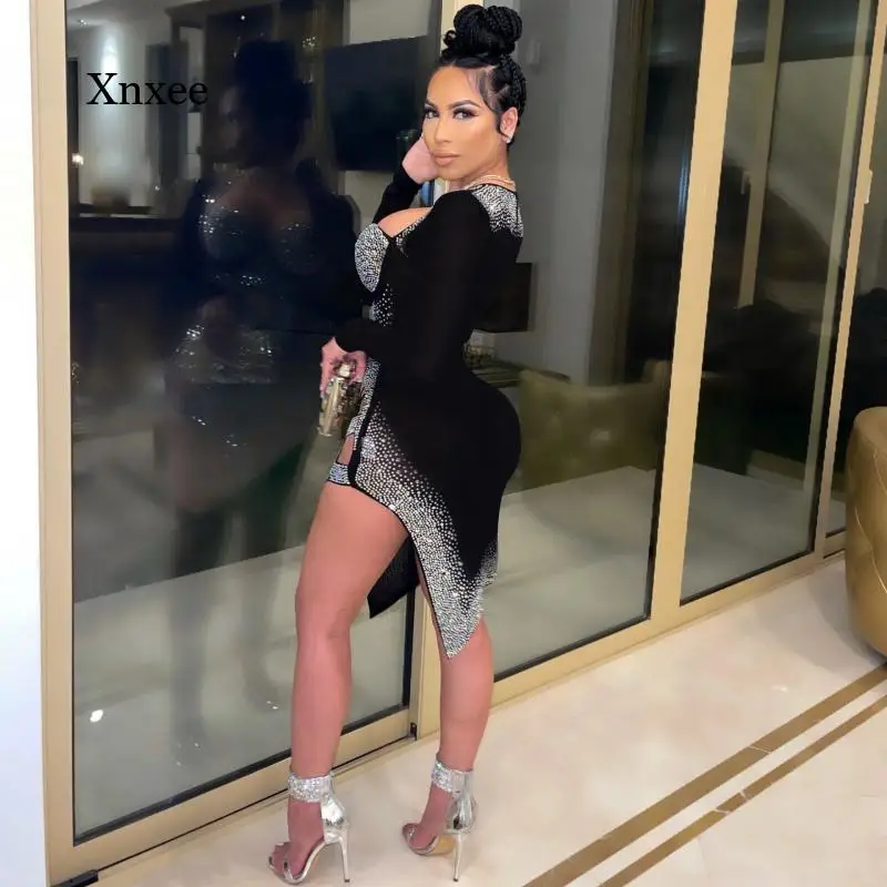 

Женское мини-платье с квадратным вырезом и длинным рукавом