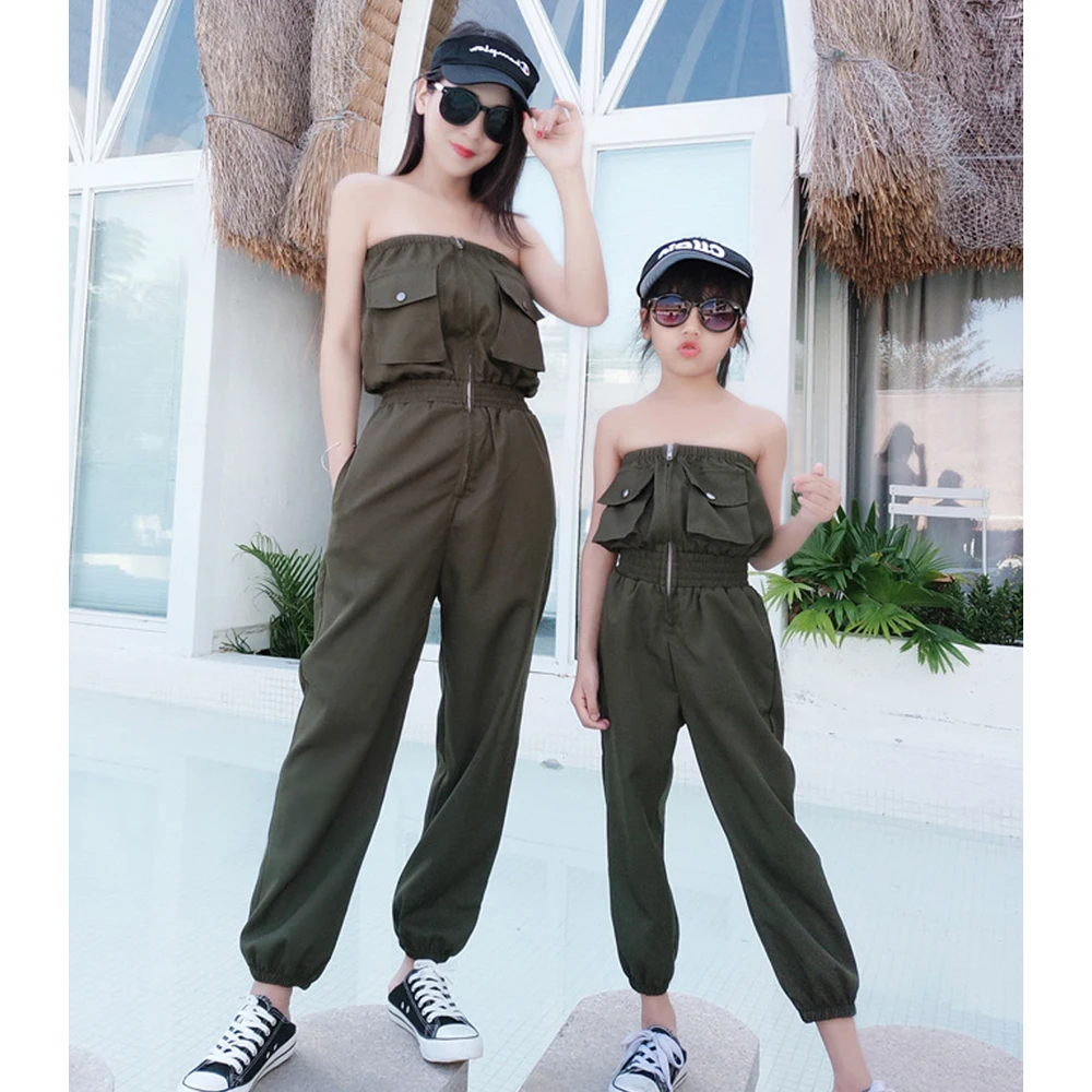 Модные комбинезоны с открытыми плечами для мамы и дочки одинаковая семейная