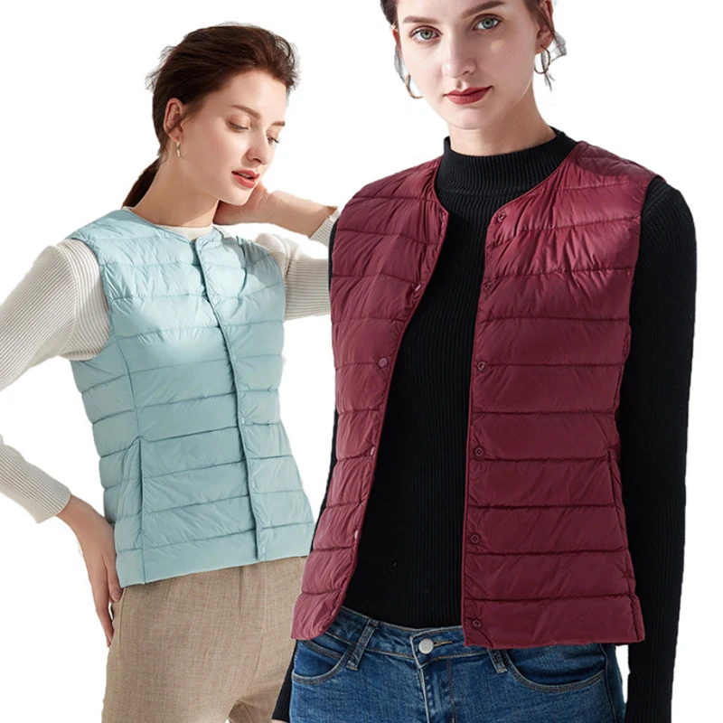 Женский пуховой жилет без рукавов теплый синего и красного цвета верхняя одежда