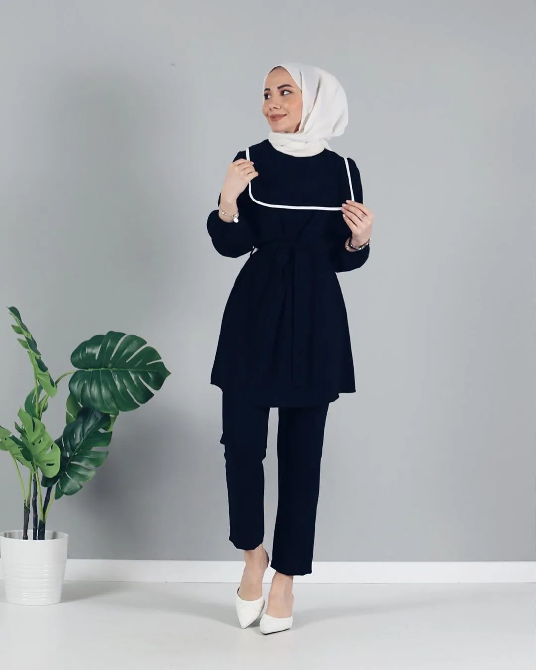 

Arab fashion women's wear, navy leading the girls' style Muslim suit